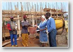 Sr Sylvie sur le chantier de la maternité