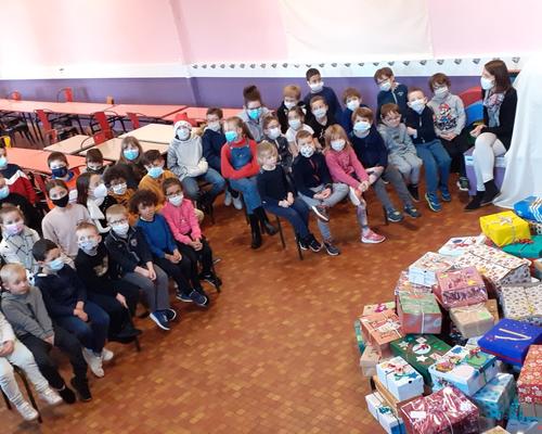 COLLECTE BOITES NOEL CONDE ECOLE MDH ENFANTS 15122