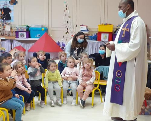 COLLECTE BOITES NOEL QUAROUBLE ECOLE MDH ENFANTS 1