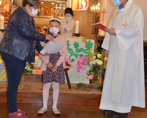 2021-04-24 premières communions à Landrecies 2 18