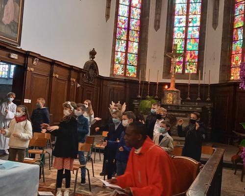 chant gestue par les enfants