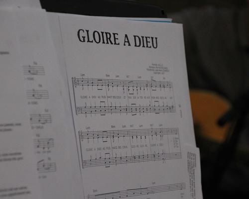 Gloire à Dieu!