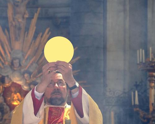 2106_Messe du St Sacrement 60
