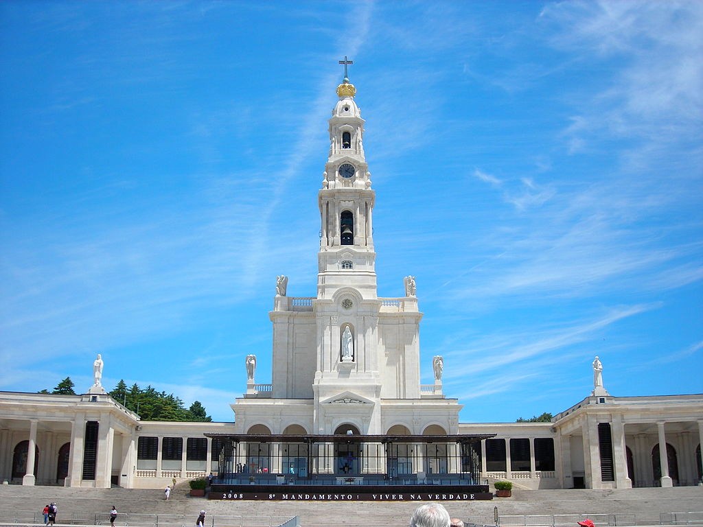 1024px-Santuario_de_Fatima_(3)_-_Jul_2008