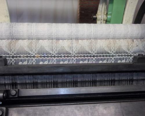 21 06 23 13 Dentelle de  en fabrication