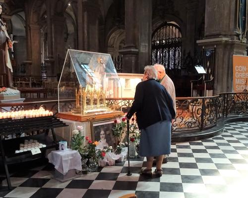 Reliques Ste Thérèse  Cath 2021 09 21 (12)