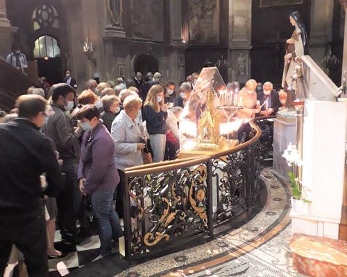 Reliques Ste Thérèse Cath 2021 09 21 (25)