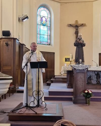 2021.09-Mgr-Dollmann-Groupe-priere-Padre-Pio