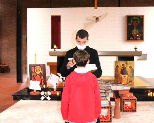 2010_Remise du Nouveau Testament (St-Jean) 44