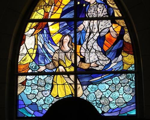 2021-benediction-nouveaux-vitraux-ste-therese-1