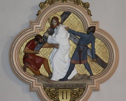 2. Jesus est charge de sa Croix