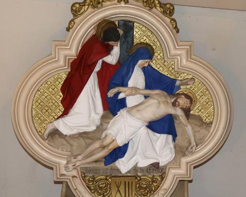 13. Jesus est descendu de la Croix