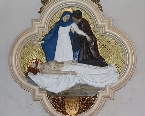 14. Jesus est mis au tombeau.