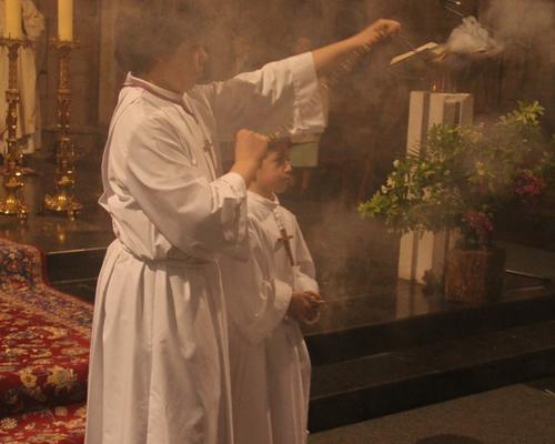 Encensement de la foule.