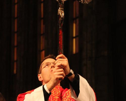 Croix dévoilée.