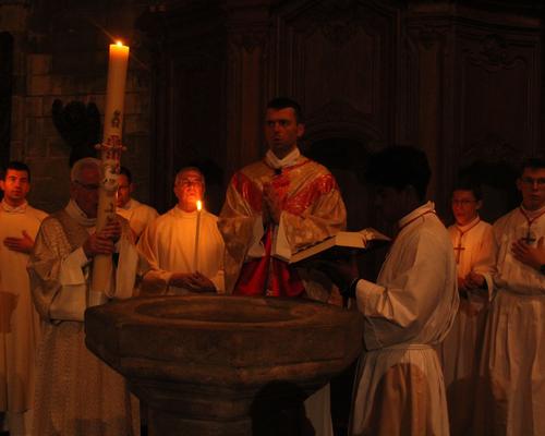 Au baptistère.