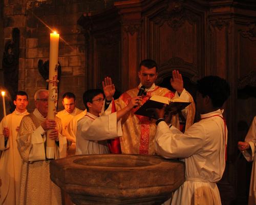 Au baptistère.