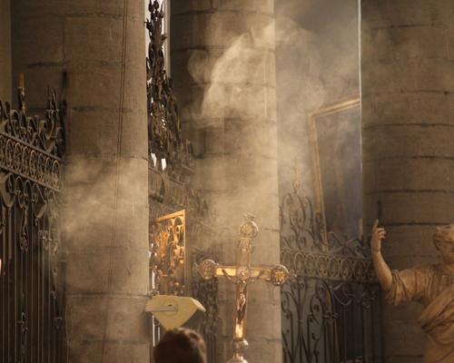 Les volutes d'encens.