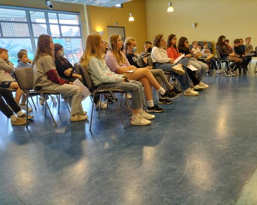 les jeunes attentifs aux témoignages
