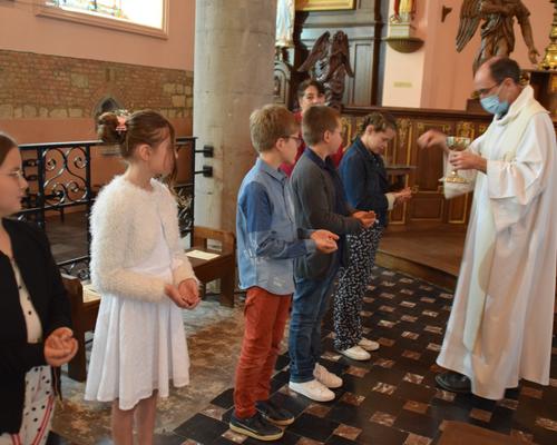2022-05-14 ils ont reçu le corps du Christ pour la