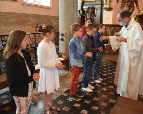 2022-05-14 ils ont reçu le corps du Christ pour la