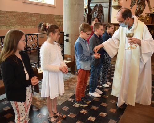2022-05-14 ils ont reçu le corps du Christ pour la