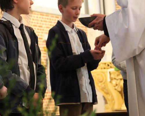 2022-04-23 premières eucharisties à Bousies 84