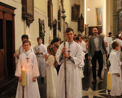 En attendant le début de la messe.