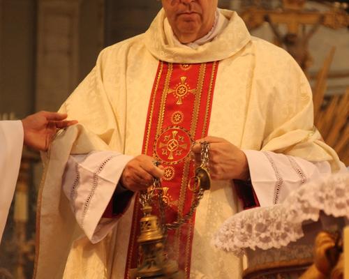 Encensement de l'autel