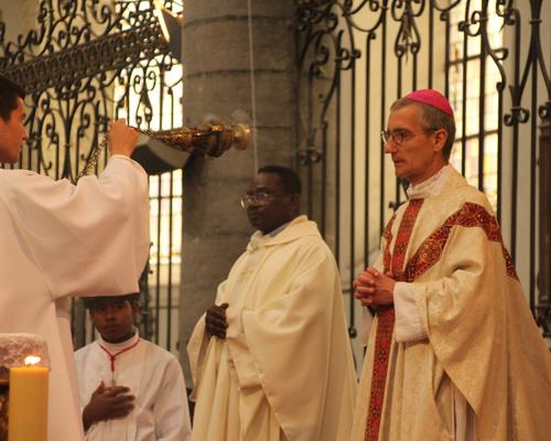 Encensement de l'évêque