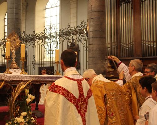 Encensement de l'Hostie du Miracle