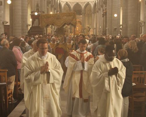 Vers la procession