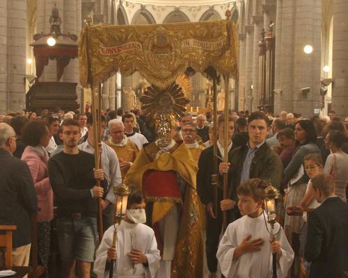 Vers la procession