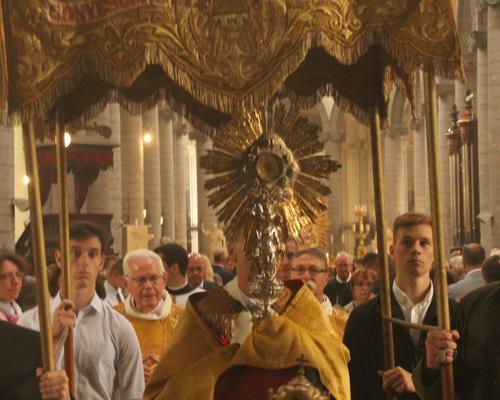Vers la procession