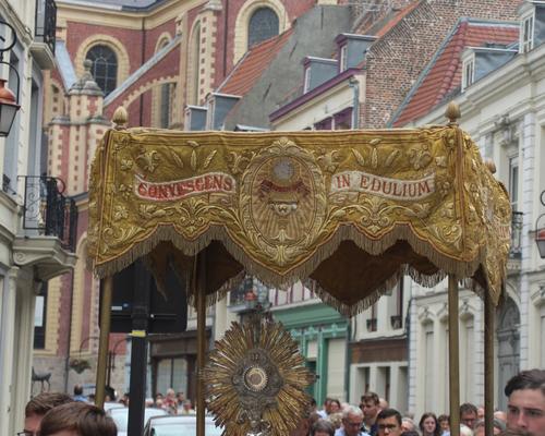 Procession rue Jean-Bellegambe