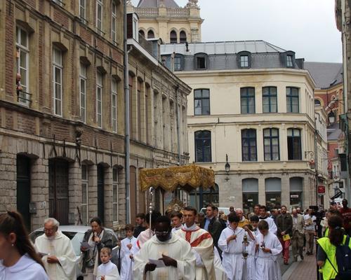 Procession rue Gambetta