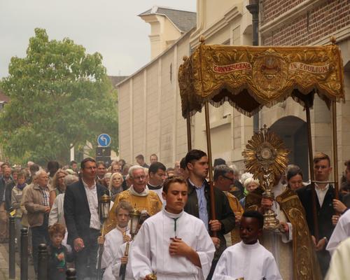 Procession rue Saint-Amé