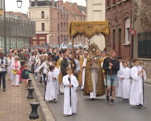 Procession quai Desbordes