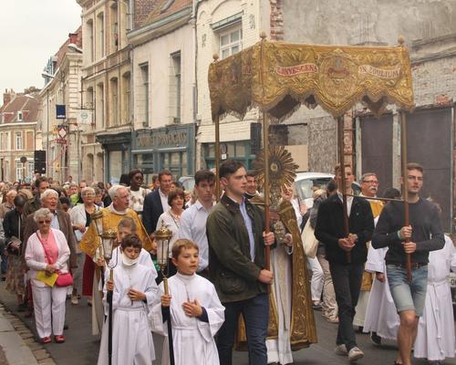 Procession rue du clocher St-Pierre