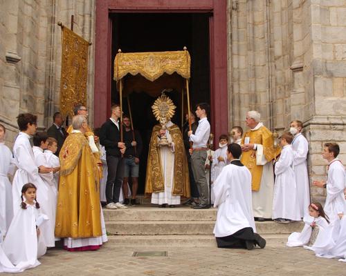Arrivée de la procession à St-Pierre