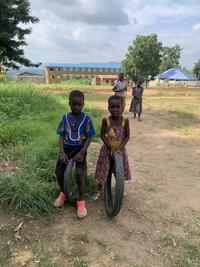Togo 2022 21 enfants pneus