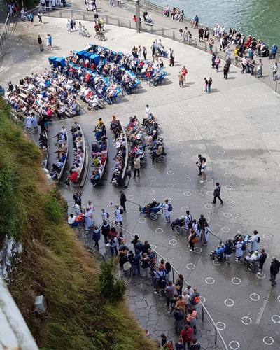 2022.08.18-lourdes-passage-grotte+chapelet 4