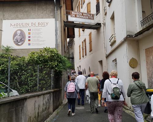 2022.08.18-lourdes-surlespasdeBernadette