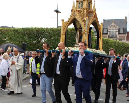 2022 08 15 procession (Th D) (4)