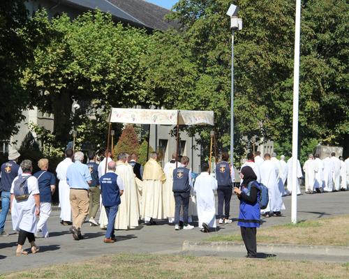 2022.08.19-lourdes-processioneucharistique 12