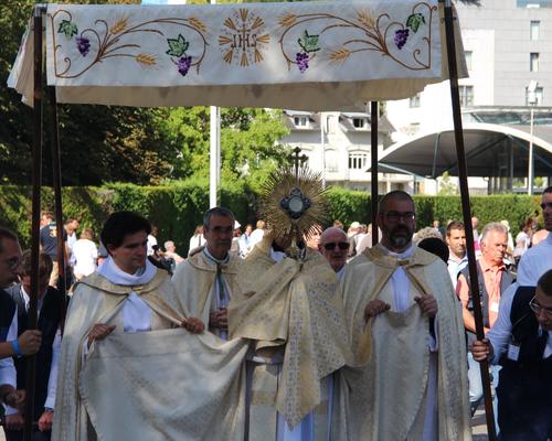 2022.08.19-lourdes-processioneucharistique 14