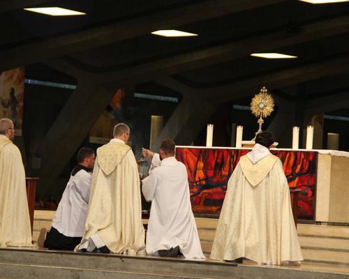 2022.08.19-lourdes-processioneucharistique 22