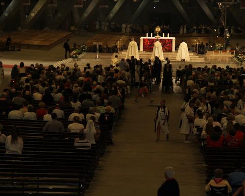 2022.08.19-lourdes-processioneucharistique 23