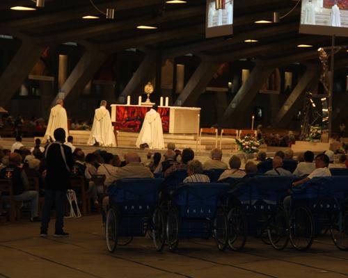 2022.08.19-lourdes-processioneucharistique 24