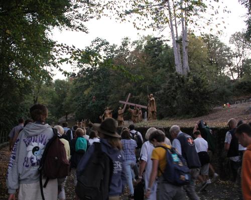 2022.08.19-lourdes-chemindecroixjeunes 4